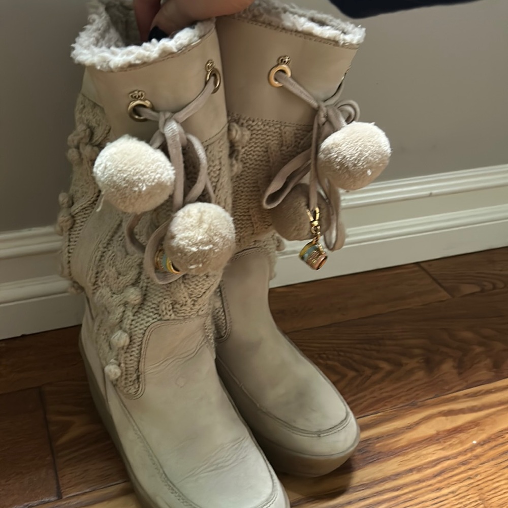 Juicy Couture snow bunny boots sweater wool cocoa charms with small heel
